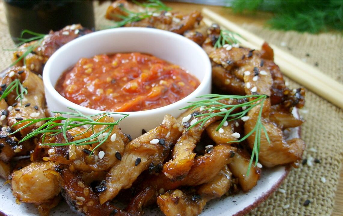 O polo en salsa de soia é un favorito da dieta