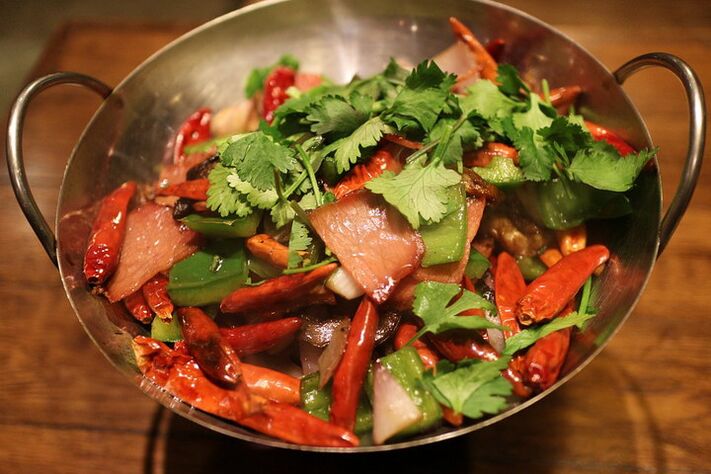 Ensalada quente con carne para a dieta Dukan